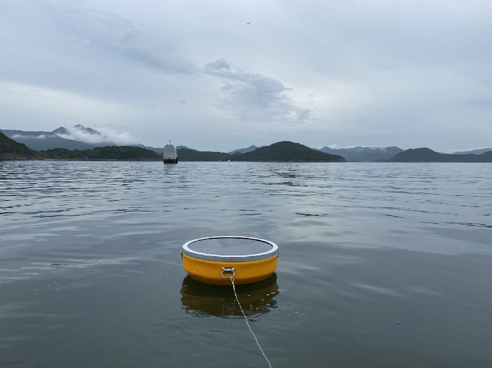 浮標(biāo)水質(zhì)監(jiān)測(cè)站實(shí)拍案例-香港銀線(xiàn)灣